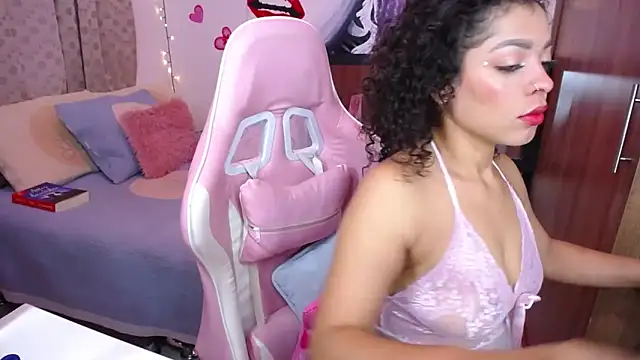 Snapshot of MarilynJones chatting on 02-13-25, 06:52 MarilynJones online show from 02-13-25, 06:52