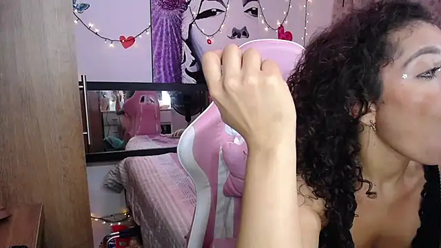 Snapshot of MarilynJones chatting on 02-24-25, 02:19 MarilynJones online show from 02-24-25, 02:19