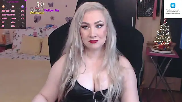 Snapshot of MissLexyGold chatting on 12-22-24, 11:00 MissLexyGold online show from 12-22-24, 11:00
