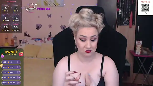 Snapshot of MissLexyGold chatting on 01-11-25, 02:04 MissLexyGold online show from 01-11-25, 02:04