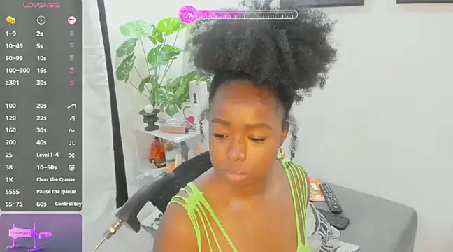 Snapshot of TanishaEvans chatting on 02-18-25, 06:48 TanishaEvans online show from 02-18-25, 06:48