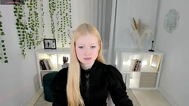 Laly Peach online show from 11-14-25, 12:37