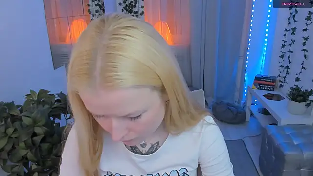 Snapshot of Laly_Peach chatting on 06-03-26, 11:57 Laly Peach online show from 06-03-26, 11:57