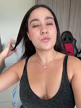 Nina lovi online show from 06-17-26, 09:49