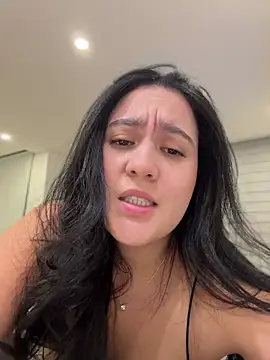 Nina lovi online show from 06-30-26, 12:11