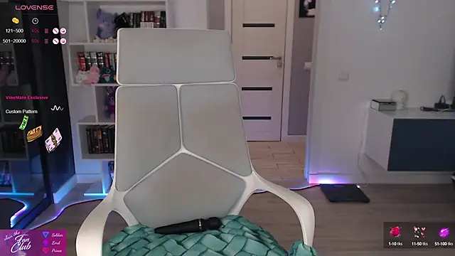 Emma Bryan online show from 09-27-25, 08:58