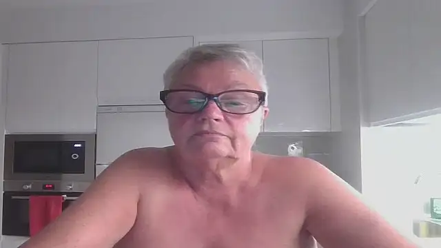 GrannyChrissy68 online show from 10-09-25, 07:45