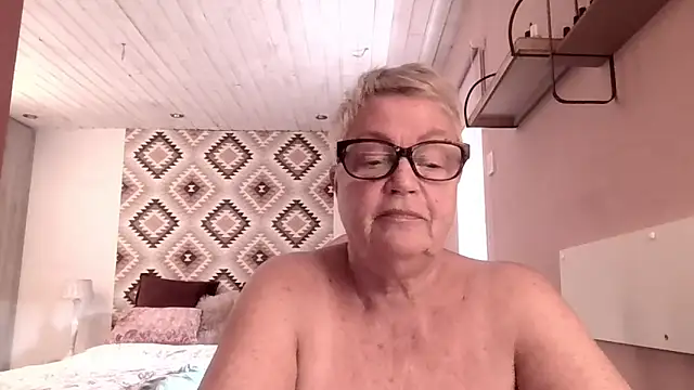 GrannyChrissy68 online show from 02-28-26, 01:45