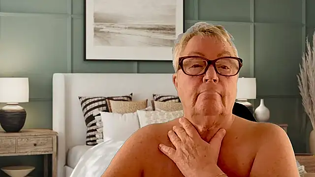 GrannyChrissy68 online show from 03-13-26, 06:03