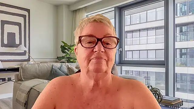 GrannyChrissy68 online show from 04-05-26, 12:46