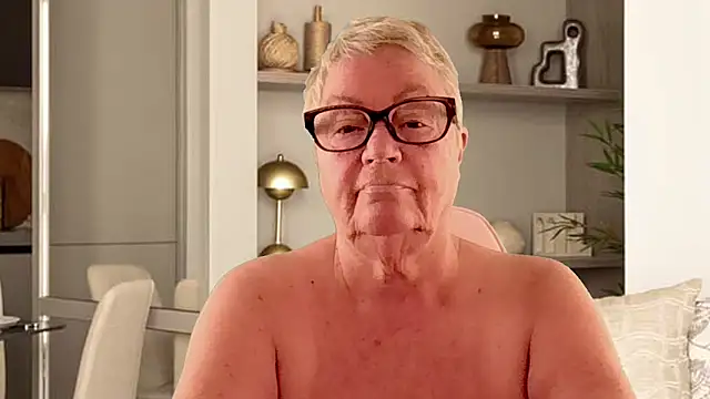 GrannyChrissy68 online show from 04-10-26, 12:21