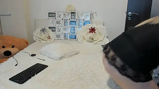 sweetemy4u online show from 12-14-25, 01:38