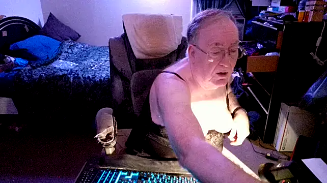 Snapshot of Toastir chatting on 12-12-24, 11:36 Toastir online show from 12-12-24, 11:36