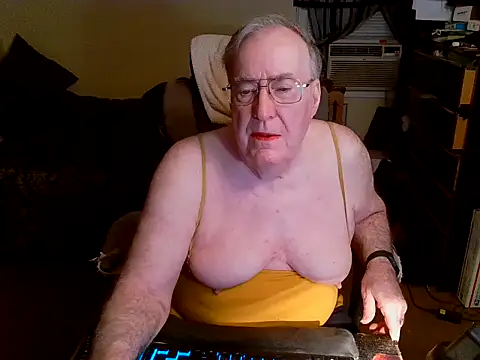 Snapshot of Toastir chatting on 12-17-24, 03:06 Toastir online show from 12-17-24, 03:06