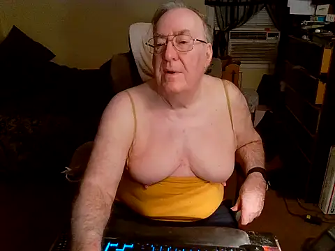 Snapshot of Toastir chatting on 12-17-24, 02:22 Toastir online show from 12-17-24, 02:22