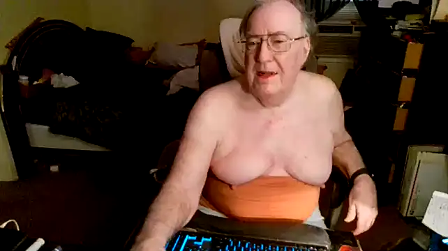 Snapshot of Toastir chatting on 02-23-25, 09:05 Toastir online show from 02-23-25, 09:05