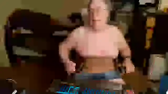 Snapshot of Toastir chatting on 02-26-25, 02:37 Toastir online show from 02-26-25, 02:37