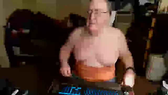 Snapshot of Toastir chatting on 03-10-25, 01:10 Toastir online show from 03-10-25, 01:10