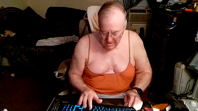 Snapshot of Toastir chatting on 10-03-25, 03:09 Toastir online show from 10-03-25, 03:09