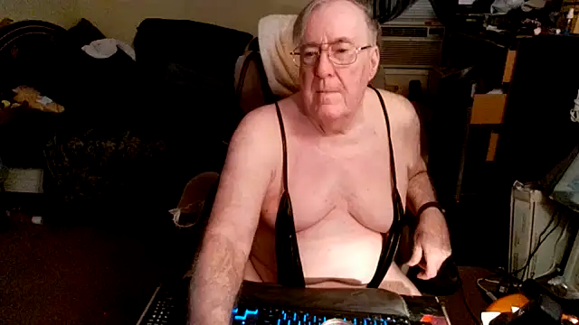 Snapshot of Toastir chatting on 10-05-25, 08:40 Toastir online show from 10-05-25, 08:40