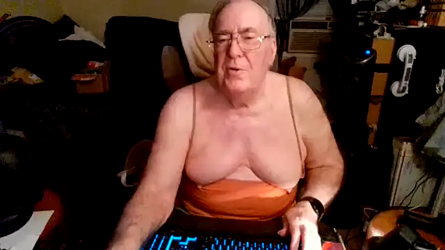 Snapshot of Toastir chatting on 10-15-25, 12:55 Toastir online show from 10-15-25, 12:55