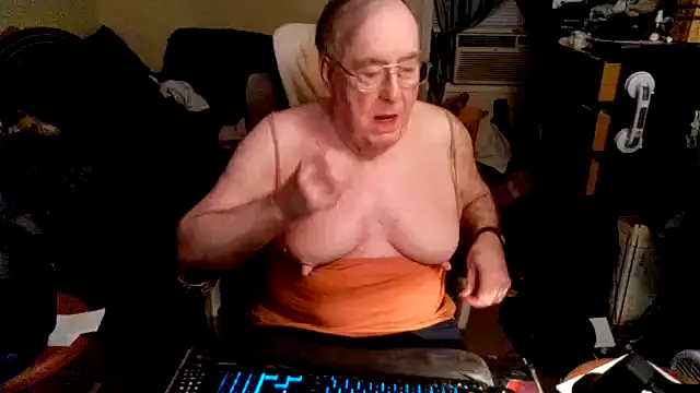 Snapshot of Toastir chatting on 10-20-25, 11:16 Toastir online show from 10-20-25, 11:16