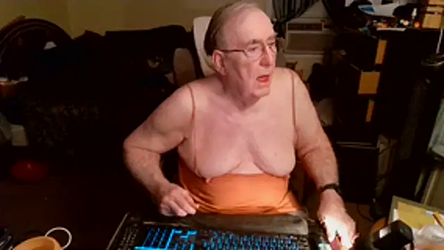 Snapshot of Toastir chatting on 05-23-26, 01:33 Toastir online show from 05-23-26, 01:33