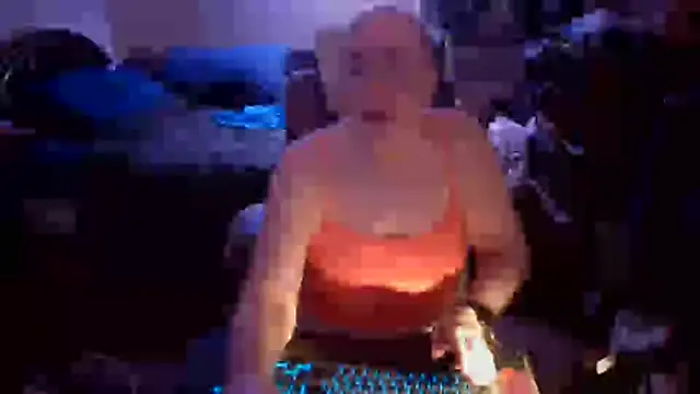 Snapshot of Toastir chatting on 05-26-26, 04:14 Toastir online show from 05-26-26, 04:14