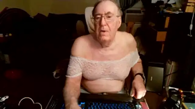 Snapshot of Toastir chatting on 06-15-26, 01:46 Toastir online show from 06-15-26, 01:46