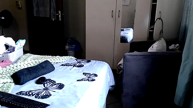 Snapshot of FitSelina66 chatting on 09-17-25, 11:12 FitSelina66 online show from 09-17-25, 11:12