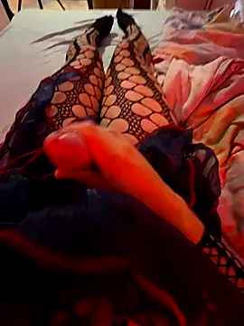 Snapshot of MAllE4 chatting on 10-16-25, 01:45 MAllE4 online show from 10-16-25, 01:45