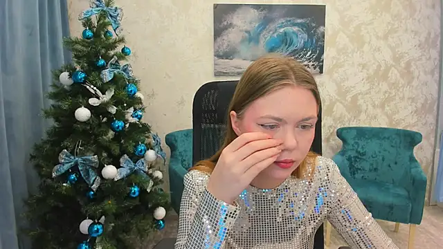 Snapshot of Strawberrye chatting on 12-27-24, 12:01 Strawberrye online show from 12-27-24, 12:01