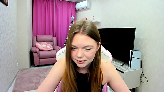 Strawberrye online show from 12-17-25, 03:34