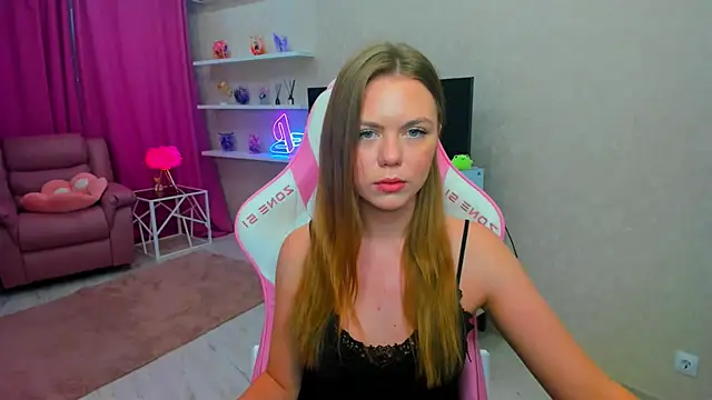 Snapshot of Strawberrye chatting on 04-29-26, 03:21 Strawberrye online show from 04-29-26, 03:21