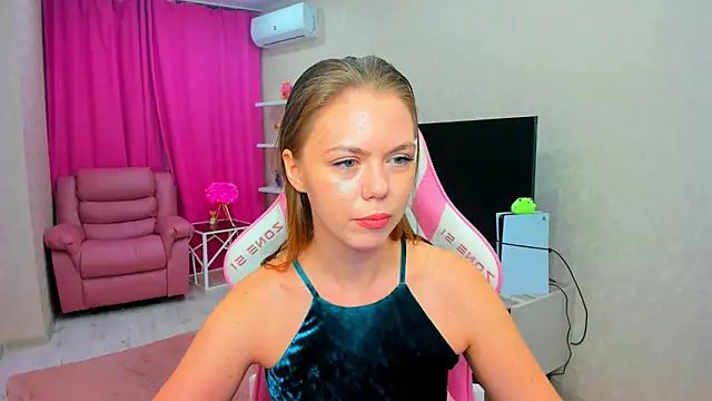 Snapshot of Strawberrye chatting on 05-24-26, 03:22 Strawberrye online show from 05-24-26, 03:22