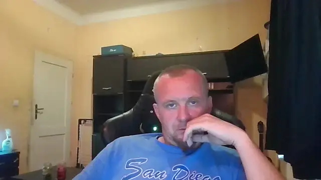 Snapshot of MrWhitePL chatting on 06-04-26, 04:46 MrWhitePL online show from 06-04-26, 04:46