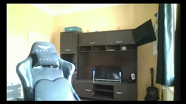 Snapshot of MrWhitePL chatting on 06-05-26, 07:25 MrWhitePL online show from 06-05-26, 07:25