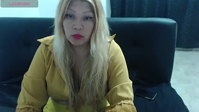 Snapshot of Dulce-Bella chatting on 12-12-24, 07:48 Dulce-Bella online show from 12-12-24, 07:48