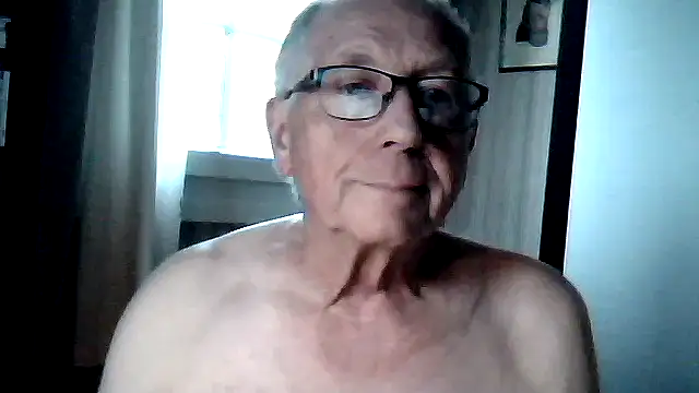 Snapshot of johnjohn622662 chatting on 06-08-26, 03:45 johnjohn622662 online show from 06-08-26, 03:45