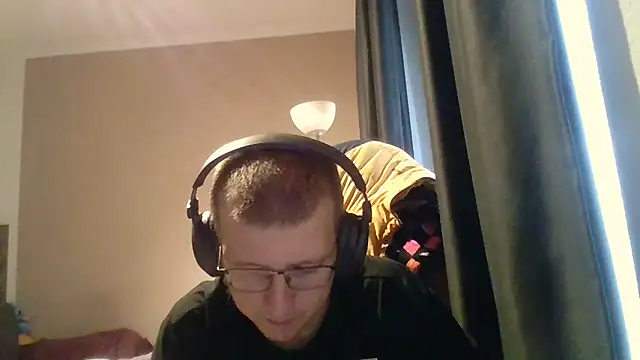 David250692 online show from 12-19-25, 08:10