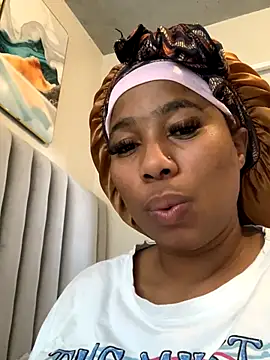 Snapshot of CurvyDesire1 chatting on 10-24-25, 01:51 CurvyDesire1 online show from 10-24-25, 01:51