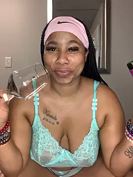 Snapshot of CurvyDesire1 chatting on 10-27-25, 06:34 CurvyDesire1 online show from 10-27-25, 06:34