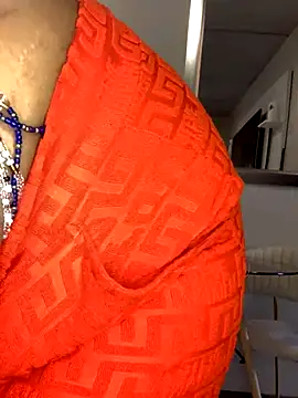 Snapshot of CurvyDesire1 chatting on 10-29-25, 09:44 CurvyDesire1 online show from 10-29-25, 09:44