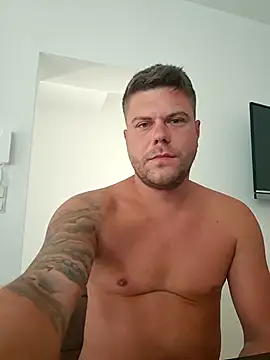RiskyBoyMike online show from 08-07-26, 08:49
