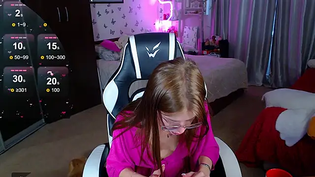 Kira honeyy online show from 04-05-26, 11:07