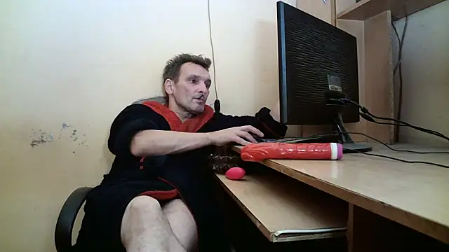 Snapshot of dundyFocus chatting on 10-30-25, 03:35 dundyFocus online show from 10-30-25, 03:35