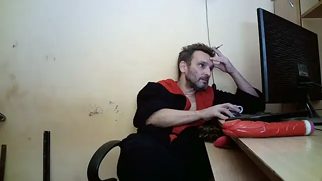 Snapshot of dundyFocus chatting on 11-16-25, 02:44 dundyFocus online show from 11-16-25, 02:44