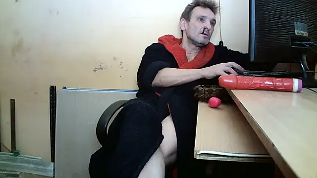 Snapshot of dundyFocus chatting on 11-26-25, 03:57 dundyFocus online show from 11-26-25, 03:57