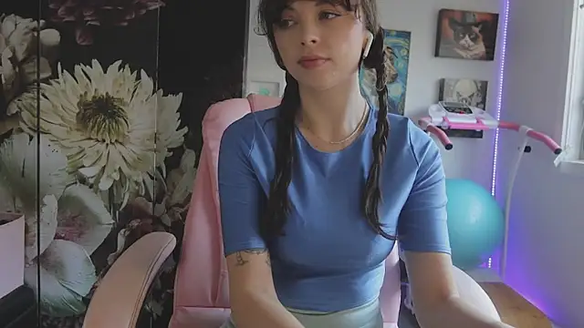 Snapshot of makiyahbelle chatting on 04-15-26, 05:25 makiyahbelle online show from 04-15-26, 05:25