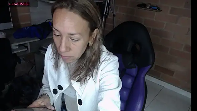 cristin doll  online show from 06-07-26, 05:16